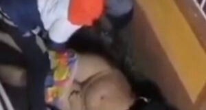VIDEO: South African Man Gets Caught Trying To Take Advantage Of A Drunk Woman Video of South african man caught trying to Rape A drunk woman